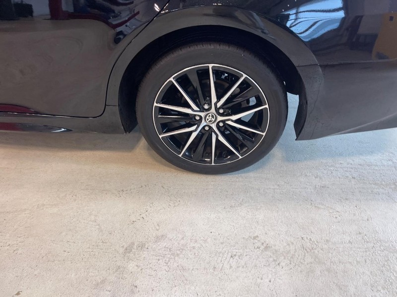 Vehicle image 6 of 34