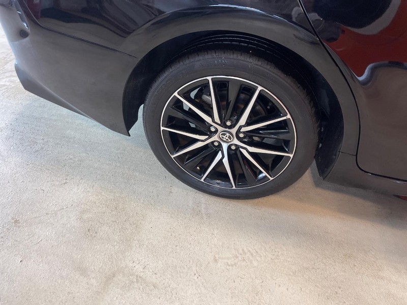 Vehicle image 8 of 34
