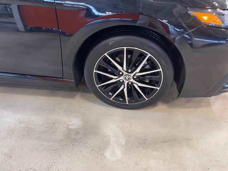 Vehicle image 9 of 34