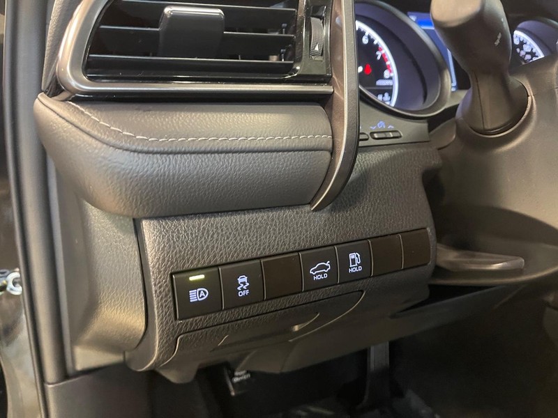 Vehicle image 23 of 34