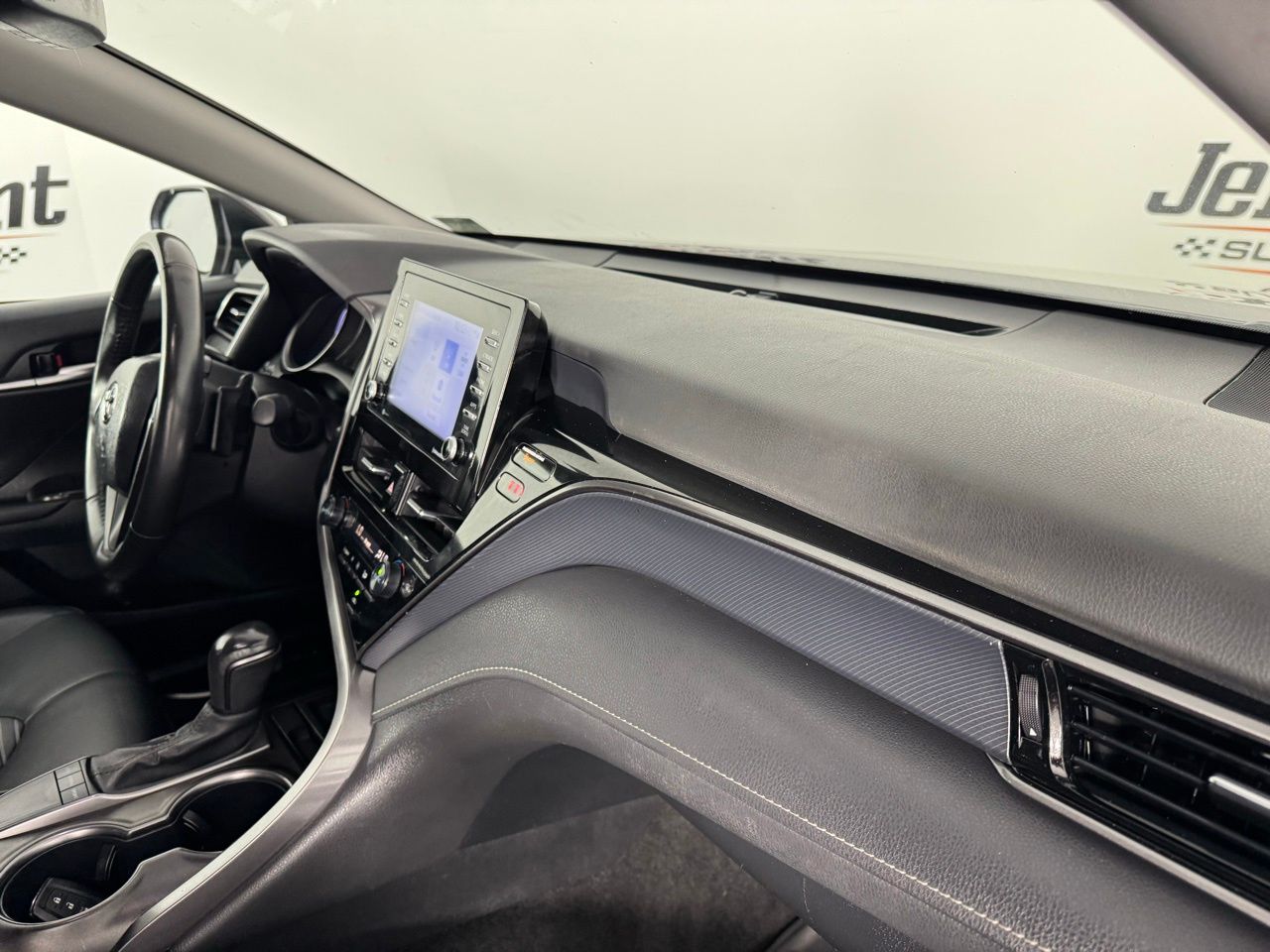 Vehicle image 22 of 24