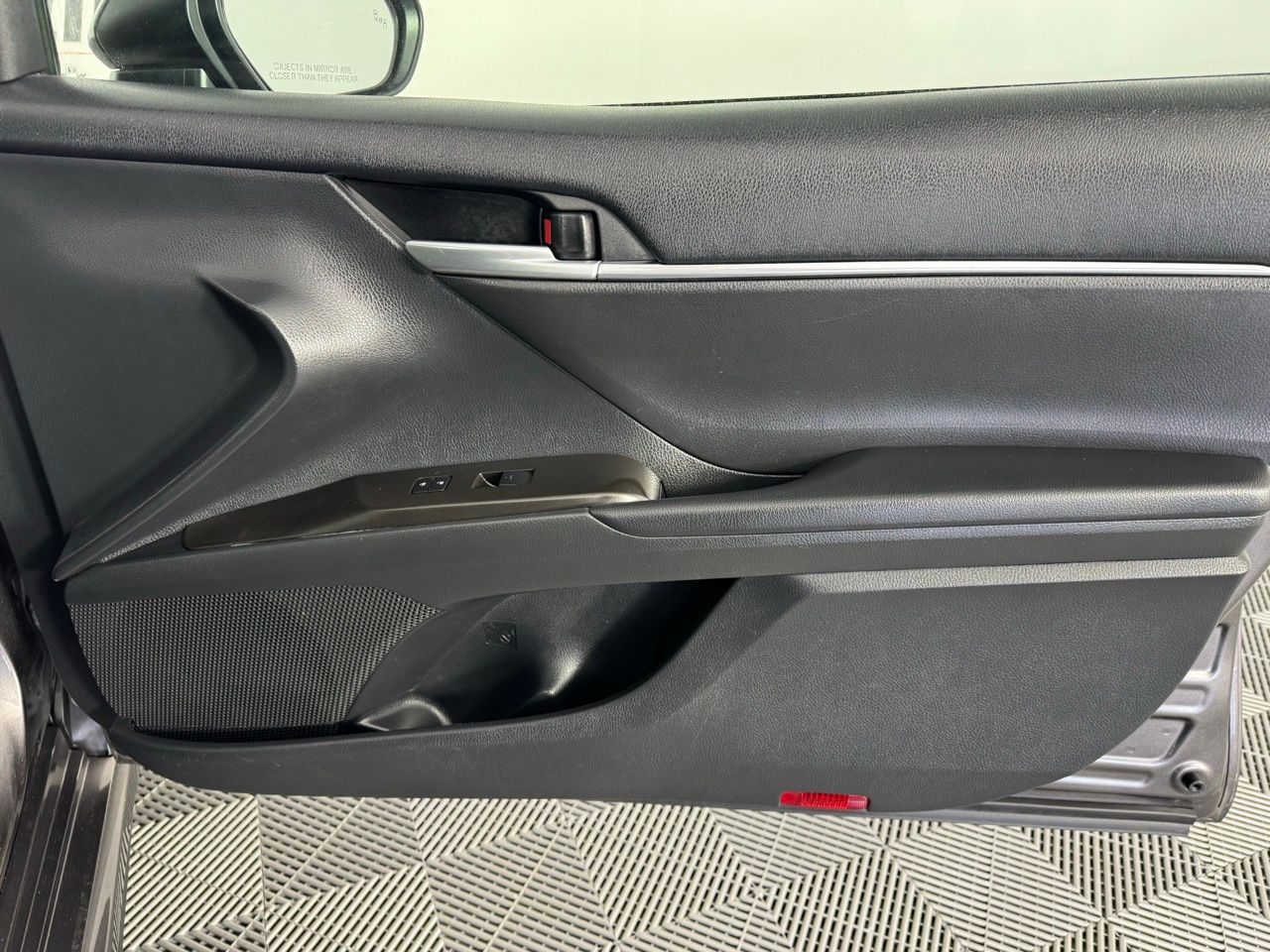 Vehicle image 21 of 24