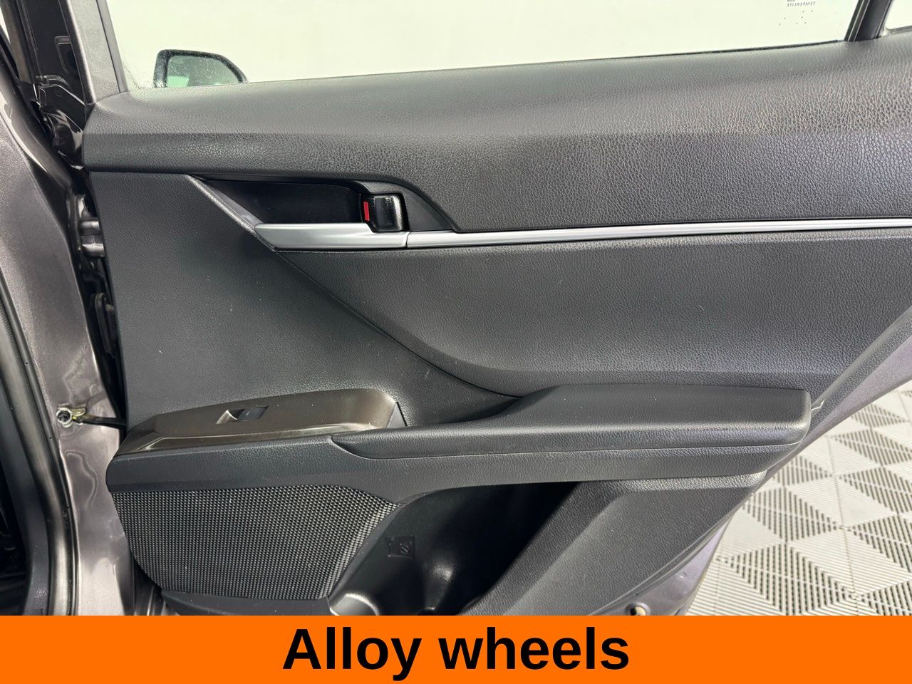 Vehicle image 18 of 24