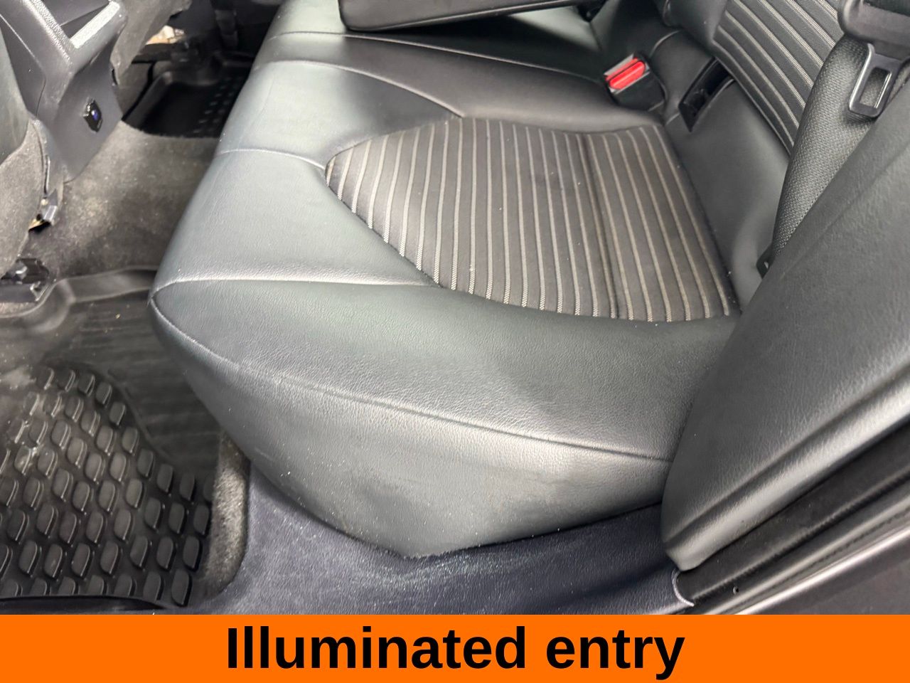 Vehicle image 17 of 24