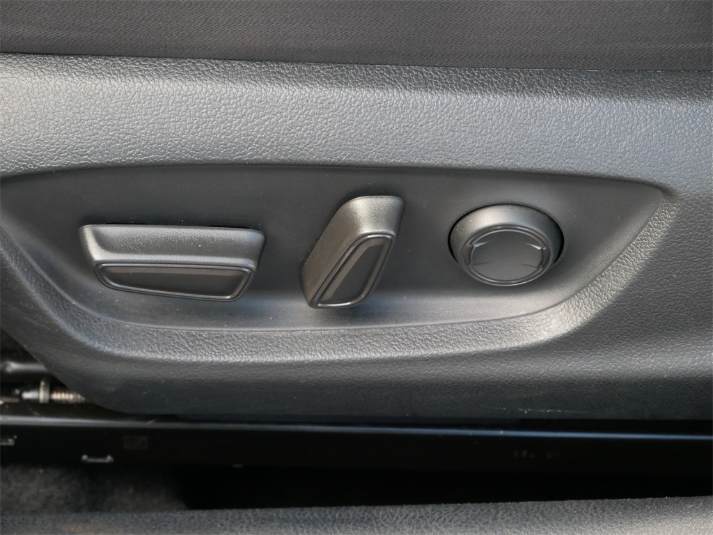 Vehicle image 20 of 29