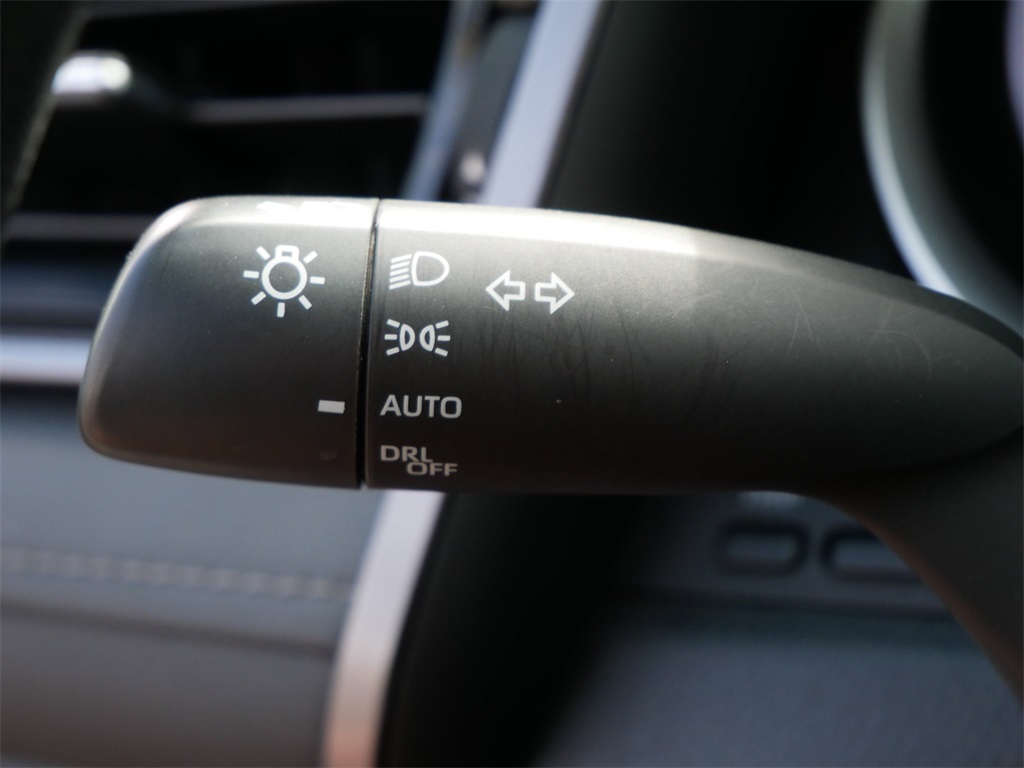 Vehicle image 25 of 29