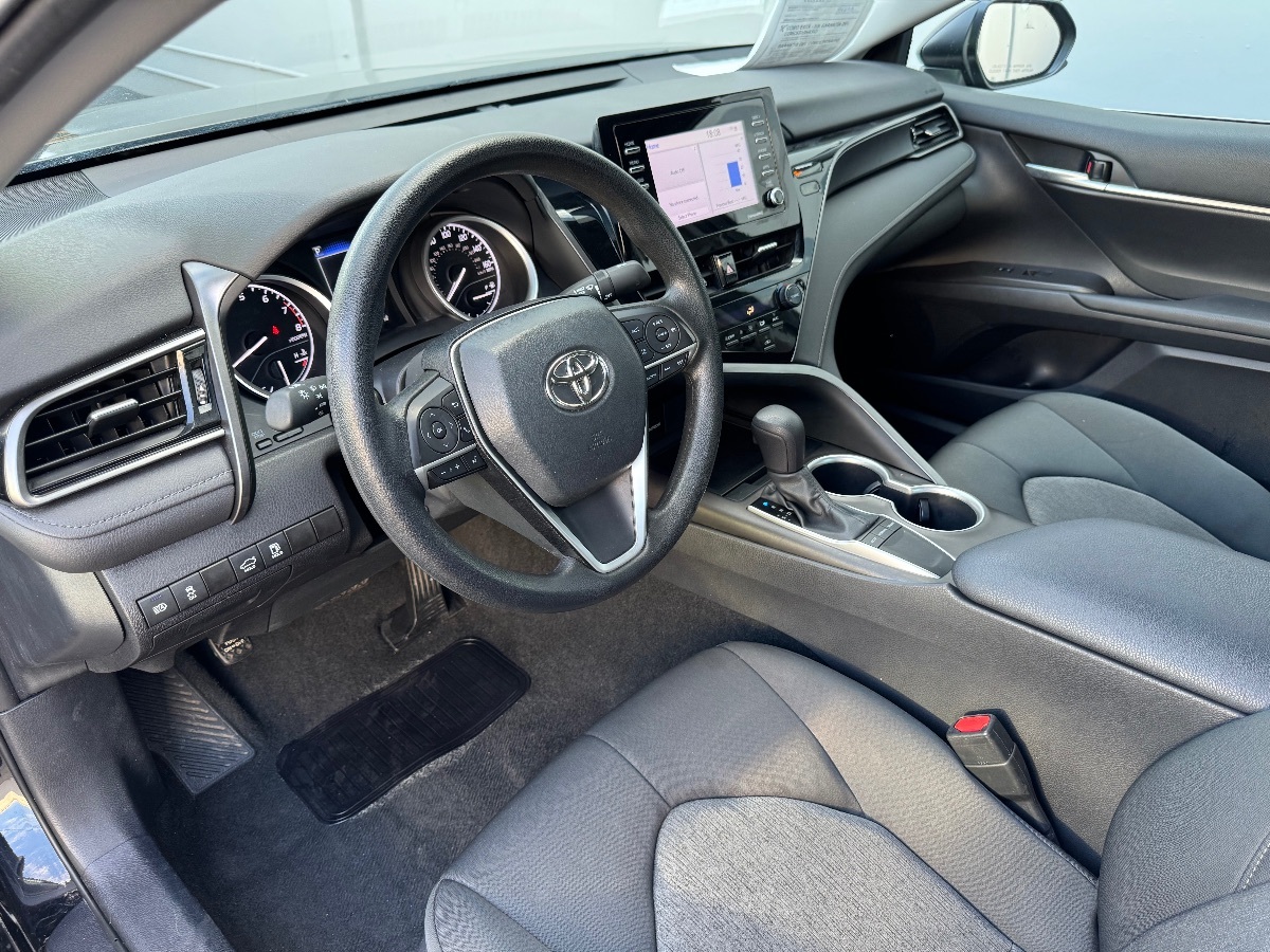 Vehicle image 8 of 18