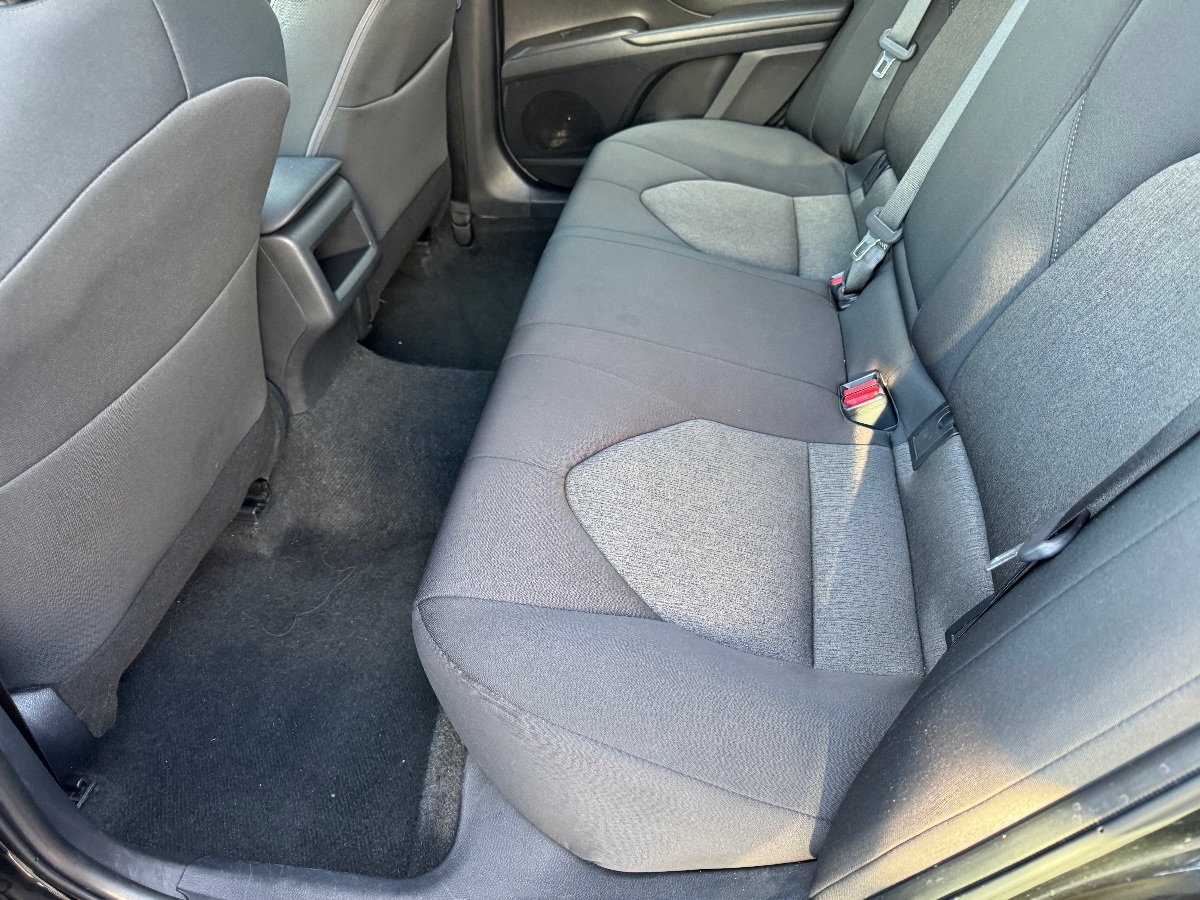 Vehicle image 14 of 18