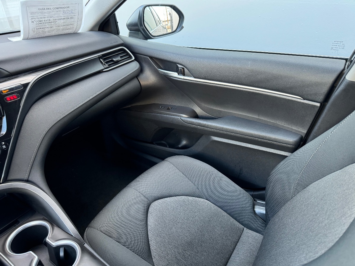 Vehicle image 16 of 18