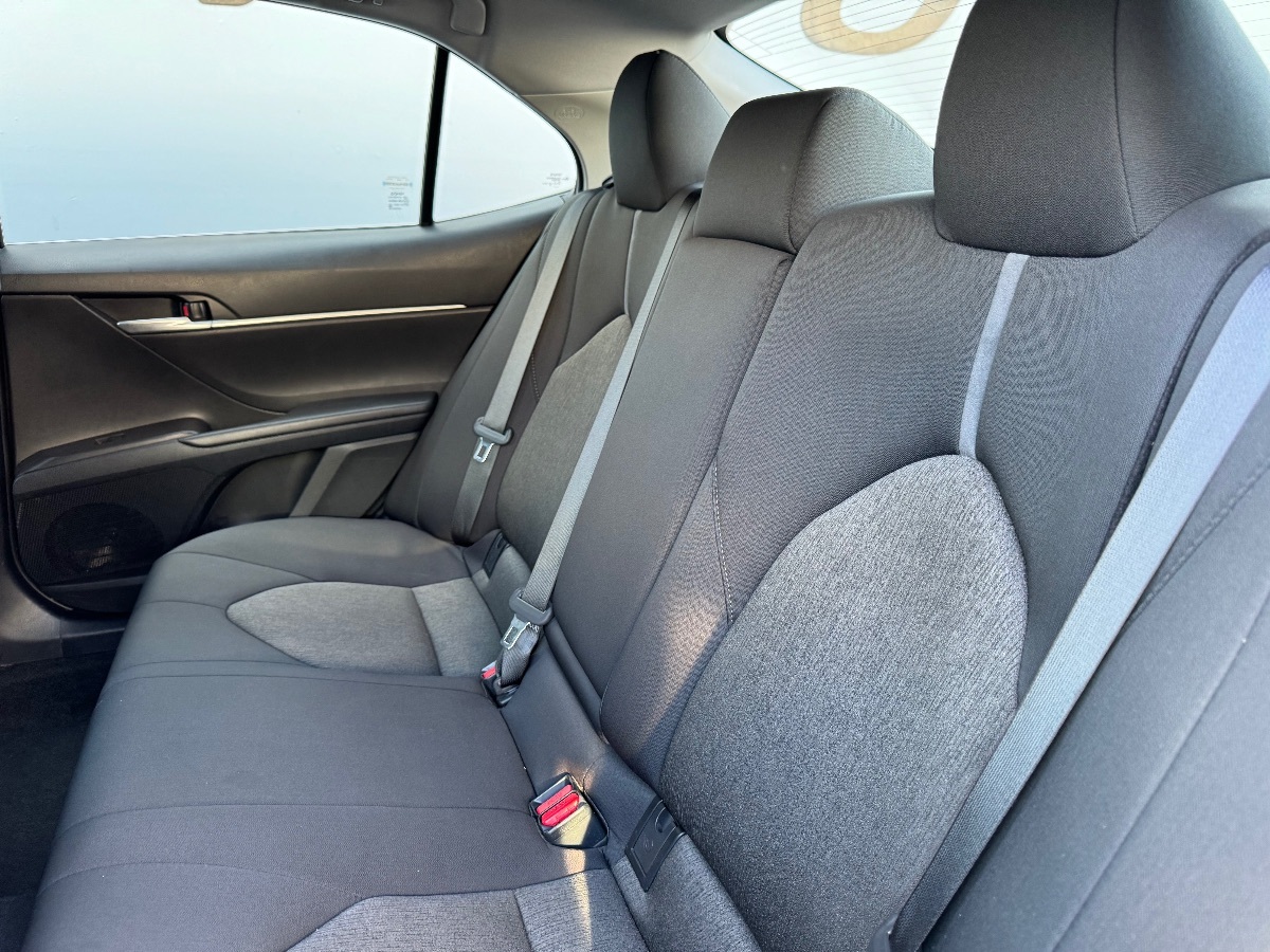 Vehicle image 15 of 18