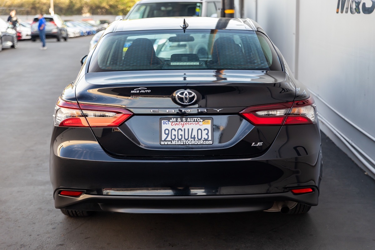 Vehicle image 4 of 18