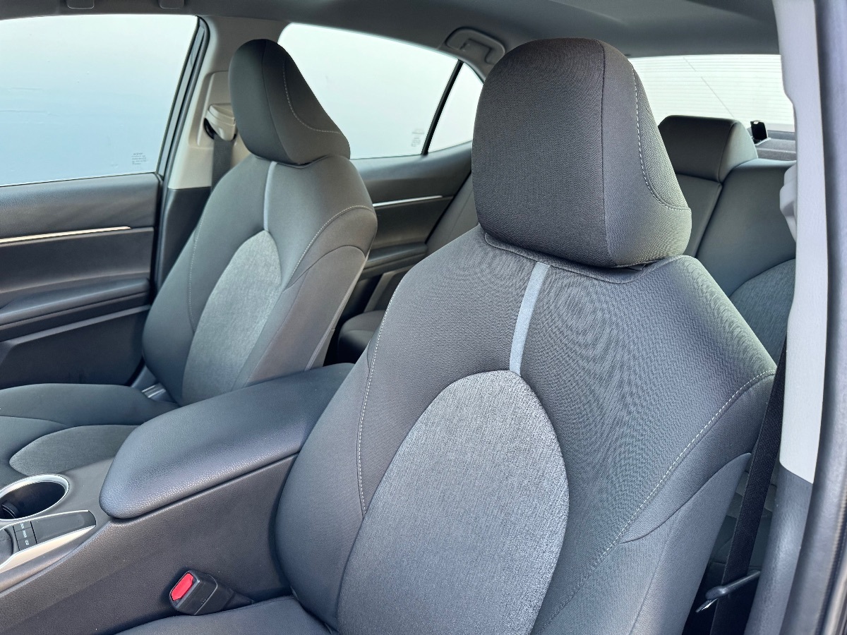 Vehicle image 10 of 18