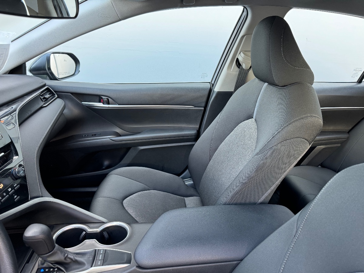 Vehicle image 12 of 18