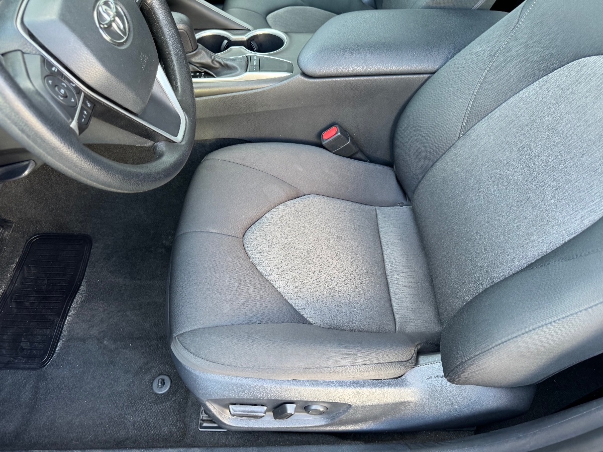 Vehicle image 9 of 18