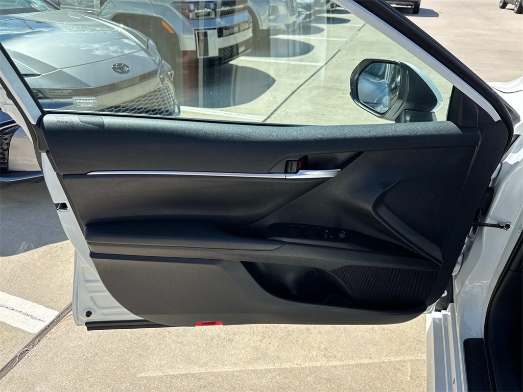 Vehicle image 17 of 27