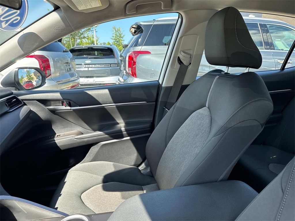 Vehicle image 14 of 27