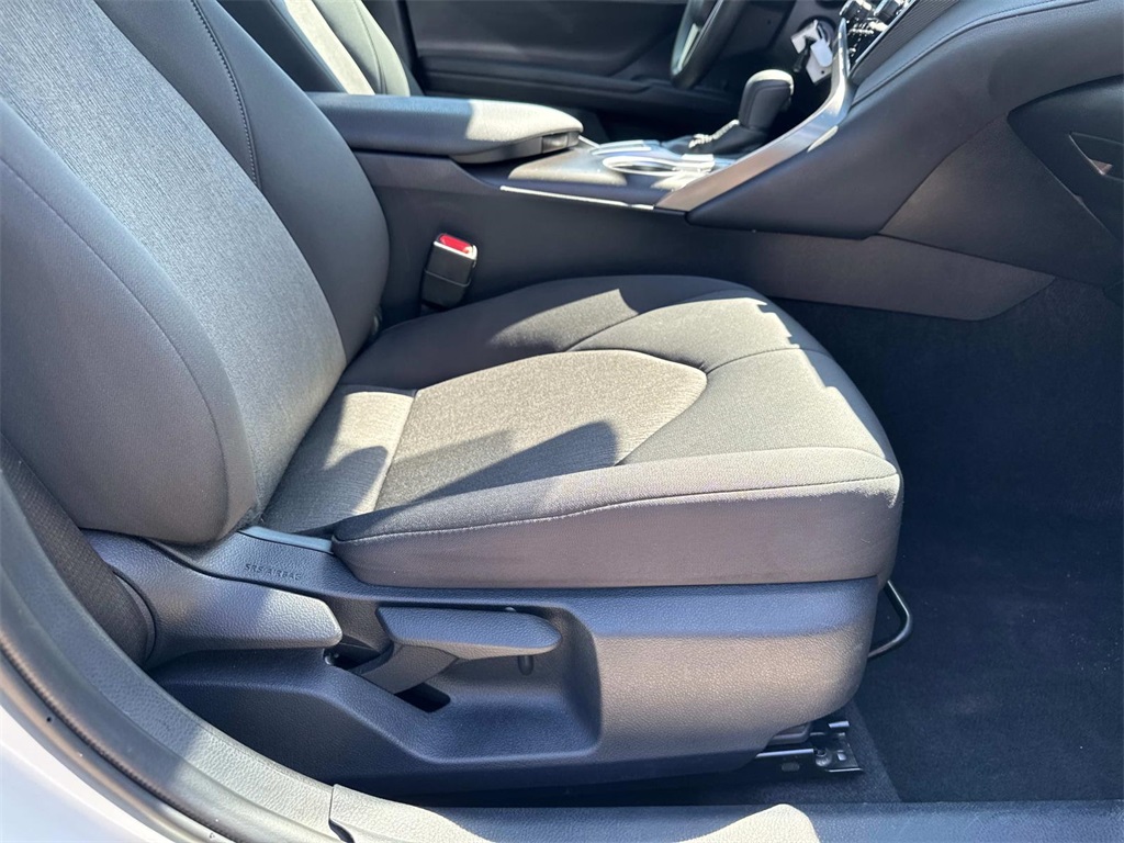 Vehicle image 10 of 27
