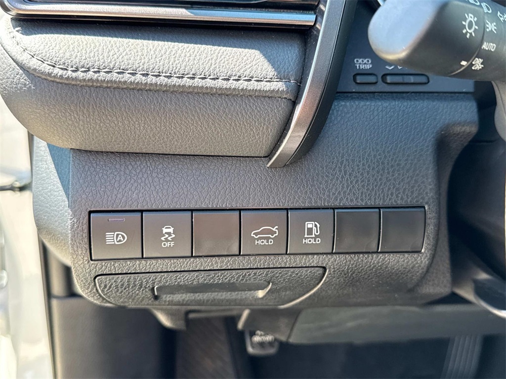 Vehicle image 19 of 27