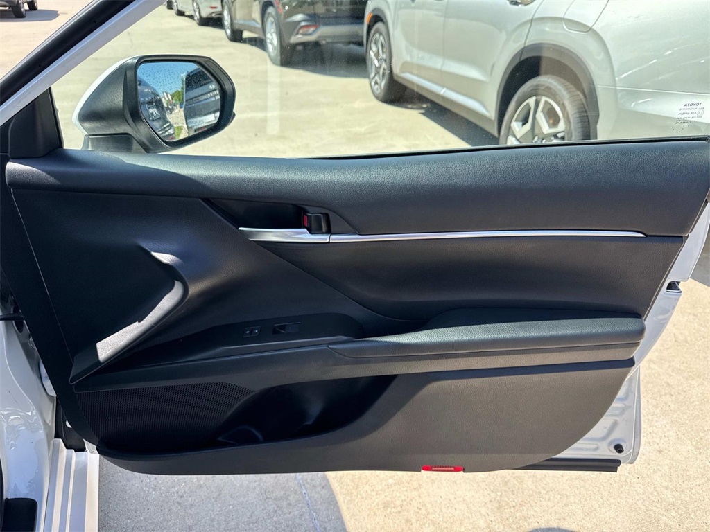 Vehicle image 12 of 27