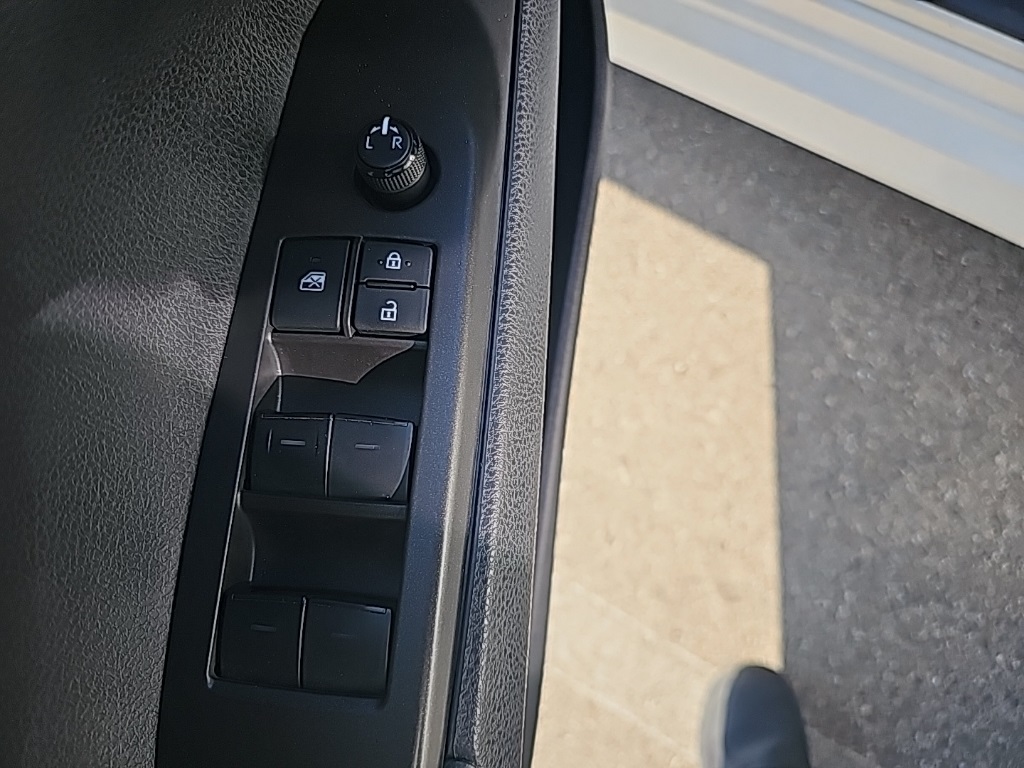 2024 Toyota Camry LE Image 27 of 36