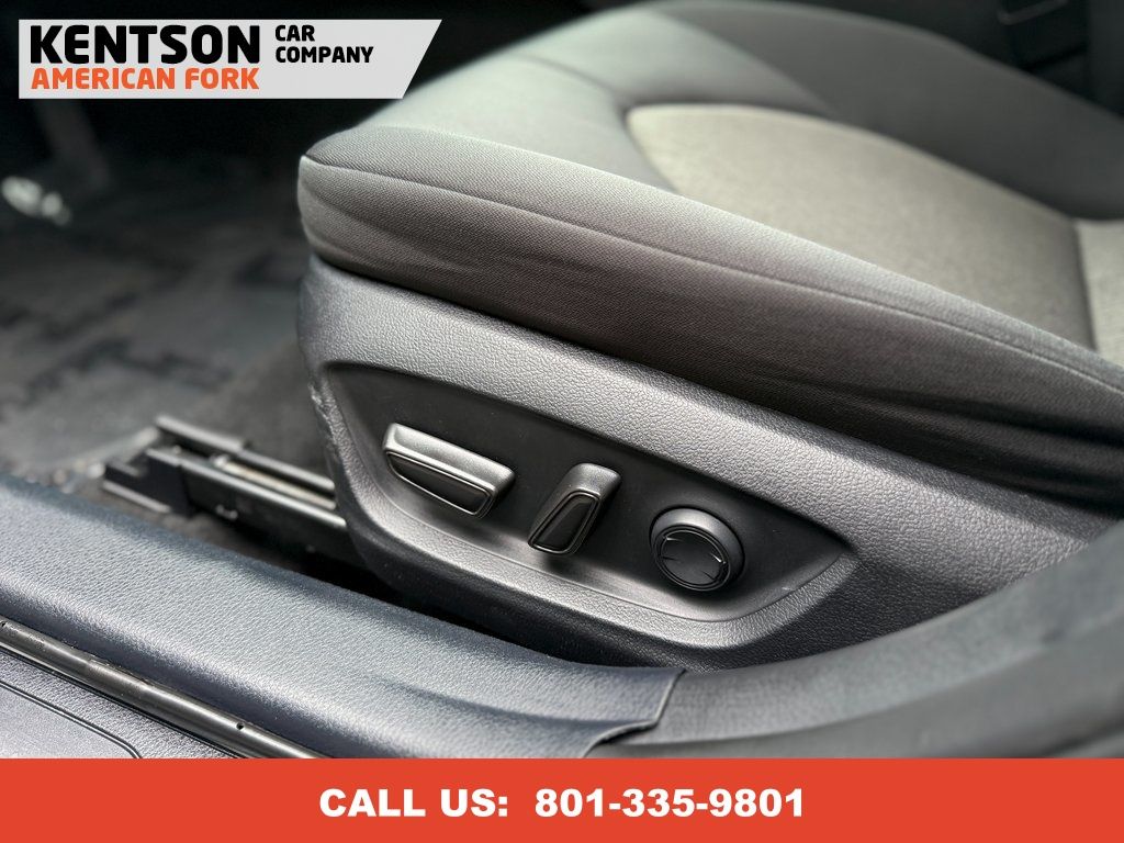 Vehicle image 33 of 41