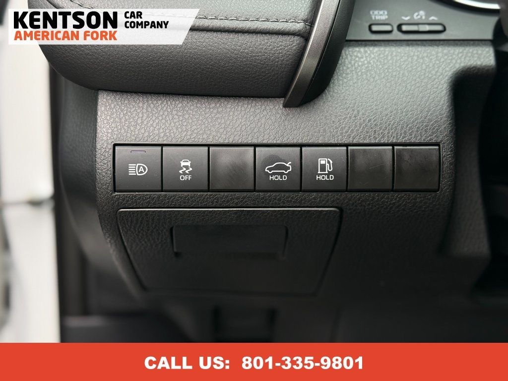 Vehicle image 22 of 41