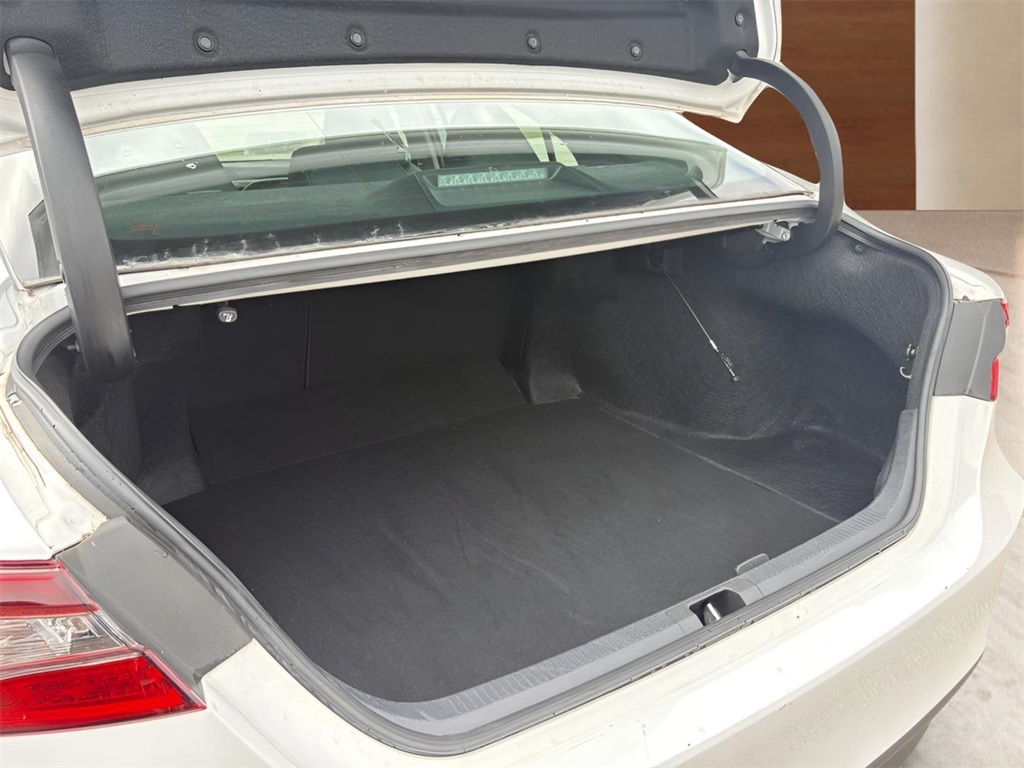 2024 Toyota Camry LE Image 8 of 21