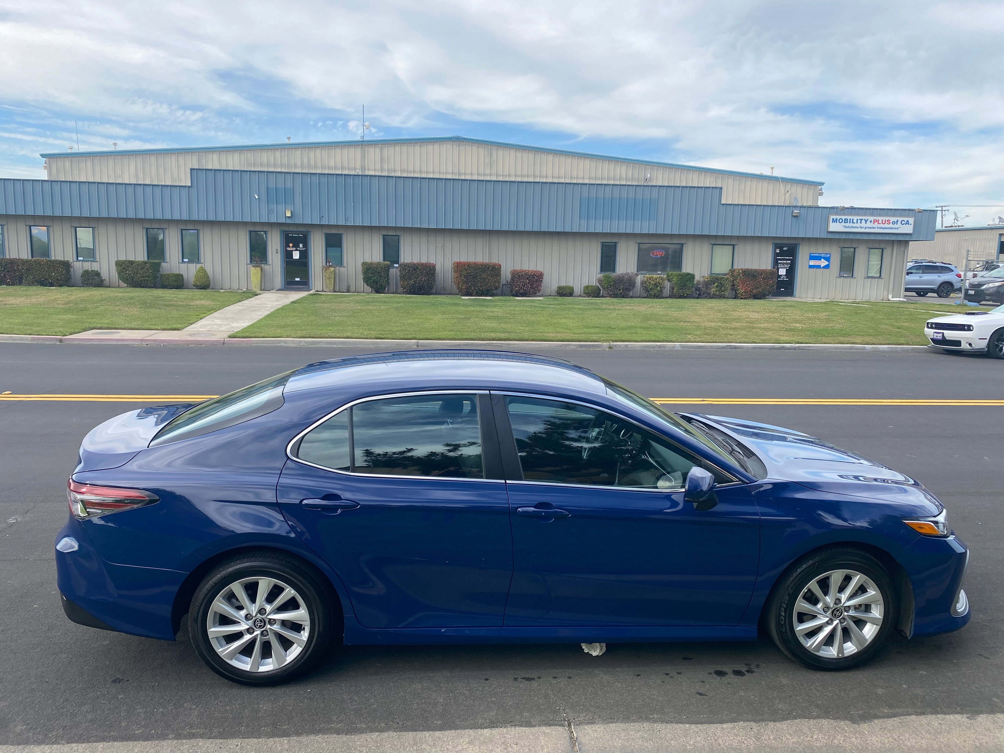 Vehicle image 3 of 24