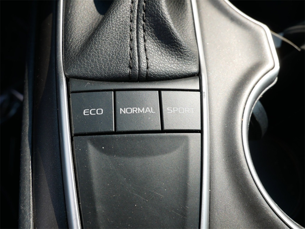 Vehicle image 22 of 28