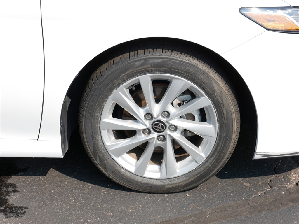 Vehicle image 9 of 28
