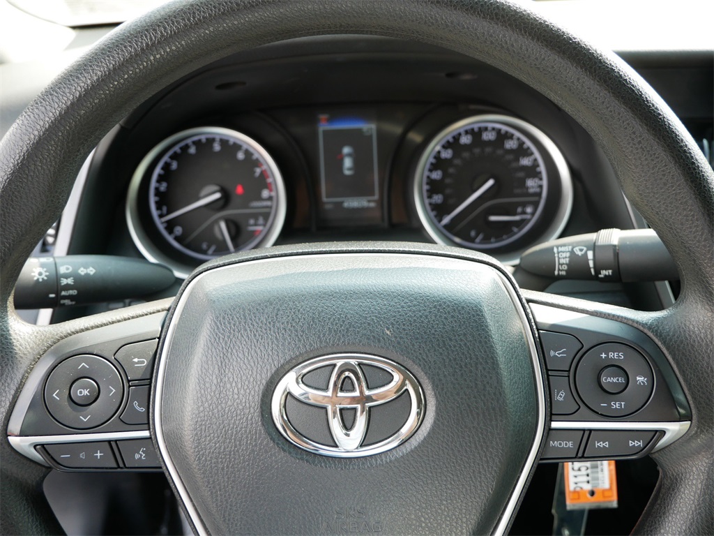 Vehicle image 25 of 28