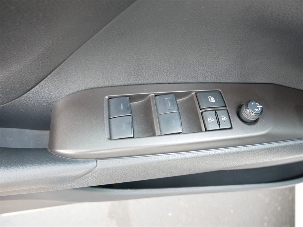 Vehicle image 17 of 28
