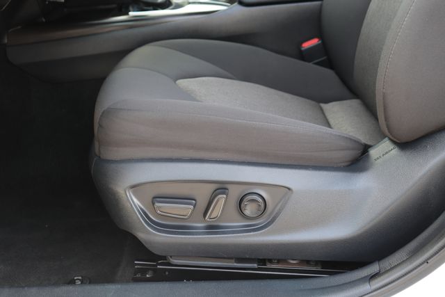 Vehicle image 9 of 24