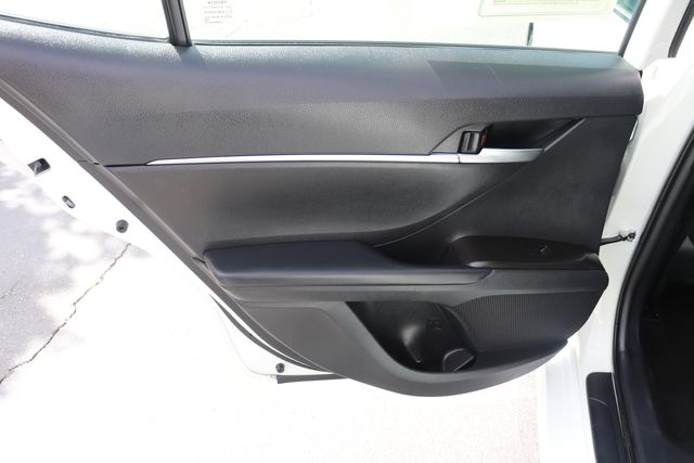 Vehicle image 11 of 24
