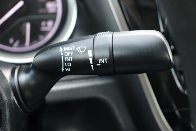 Vehicle image 21 of 24
