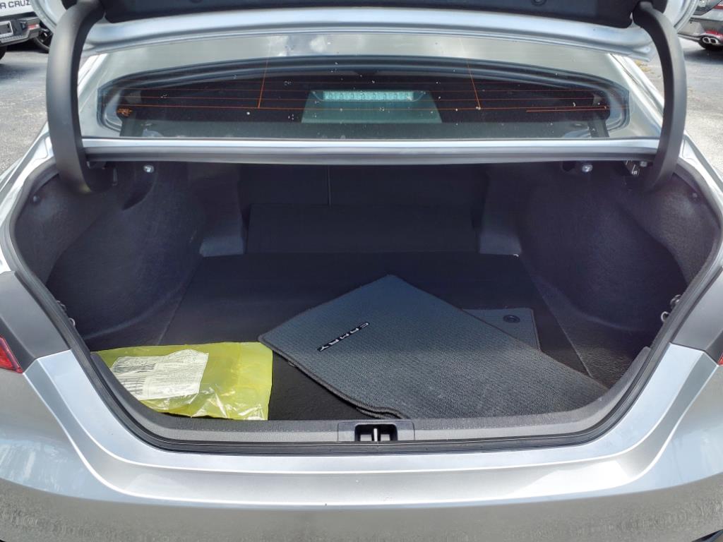 Vehicle image 11 of 34