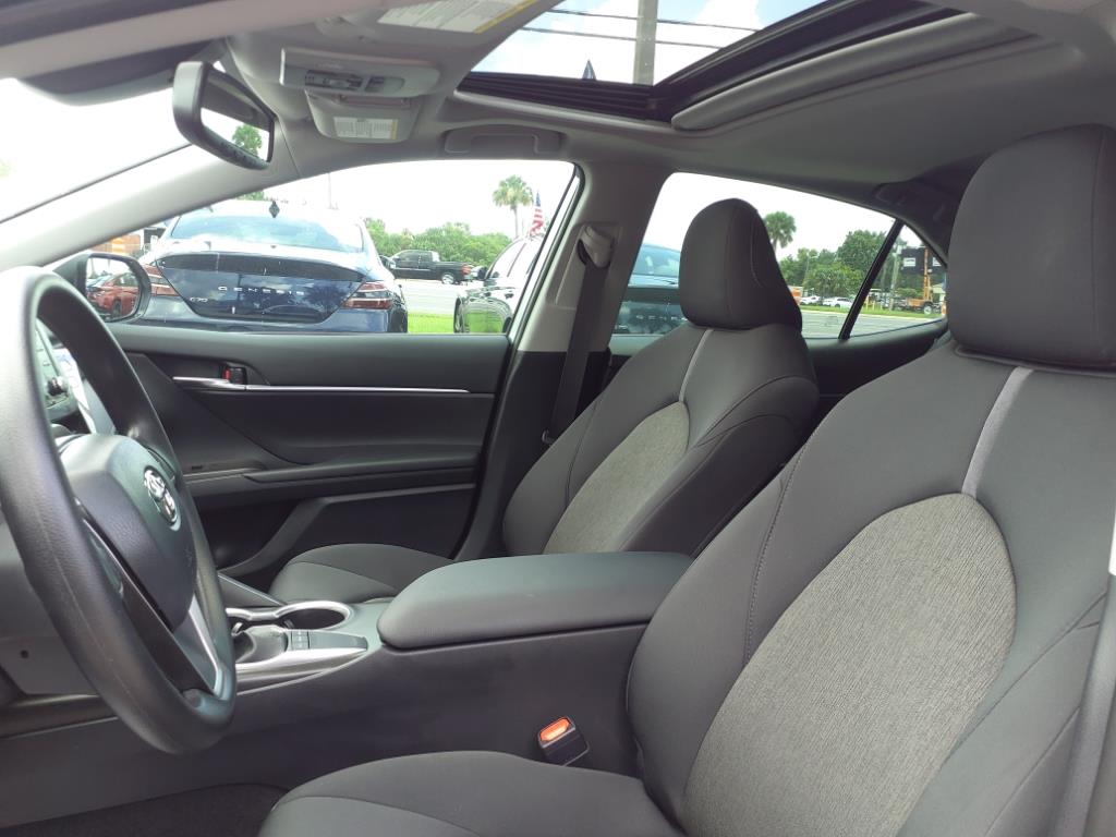 Vehicle image 20 of 34