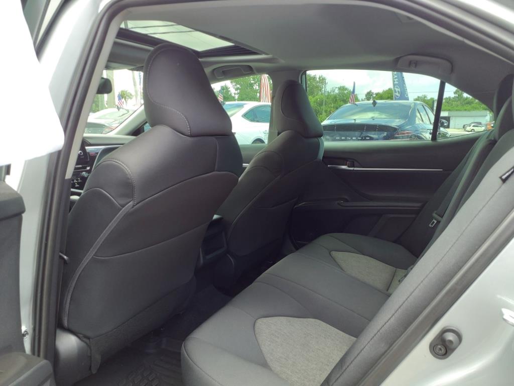 Vehicle image 14 of 34