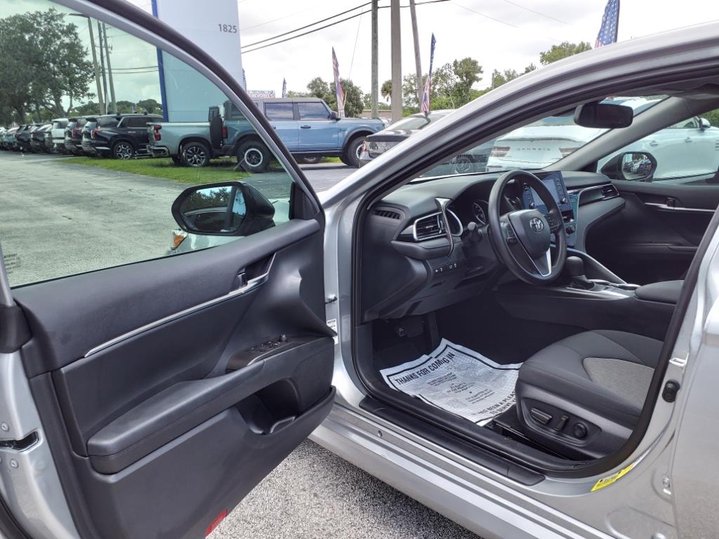 Vehicle image 19 of 34