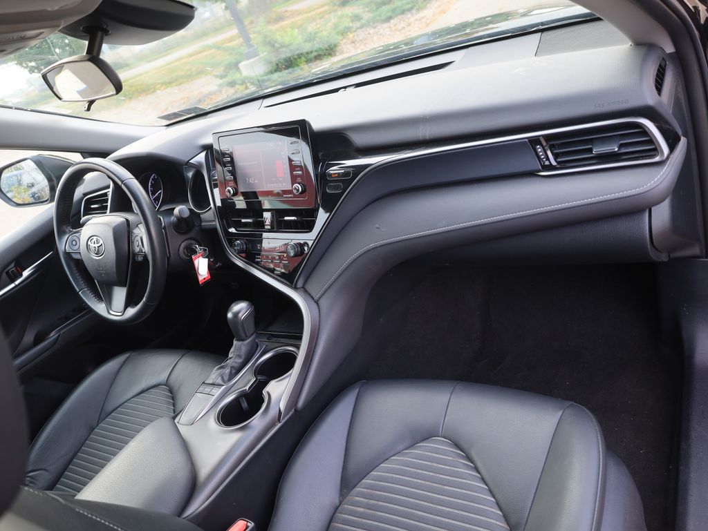 2024 Toyota Camry SE Image 18 of 37