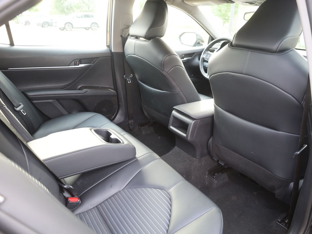 2024 Toyota Camry SE Image 11 of 37
