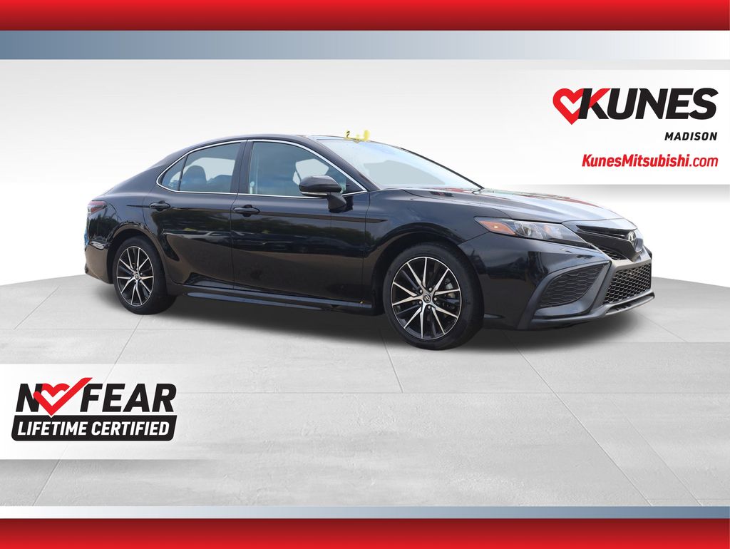 2024 Toyota Camry SE Image 4 of 37