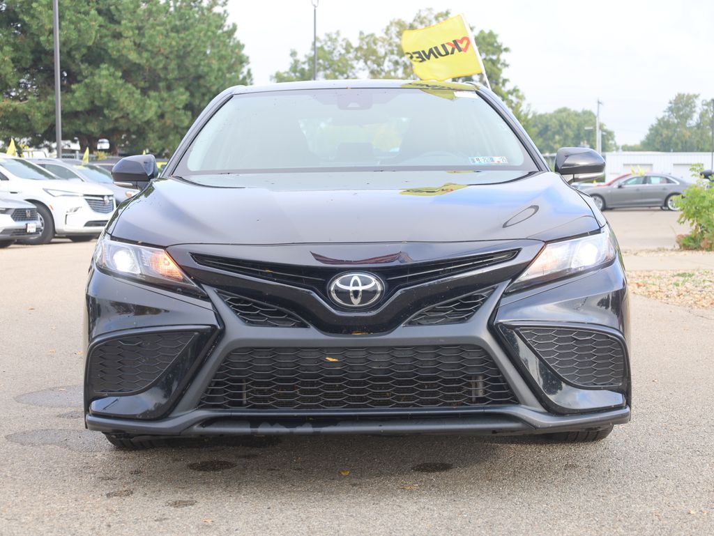 2024 Toyota Camry SE Image 2 of 37