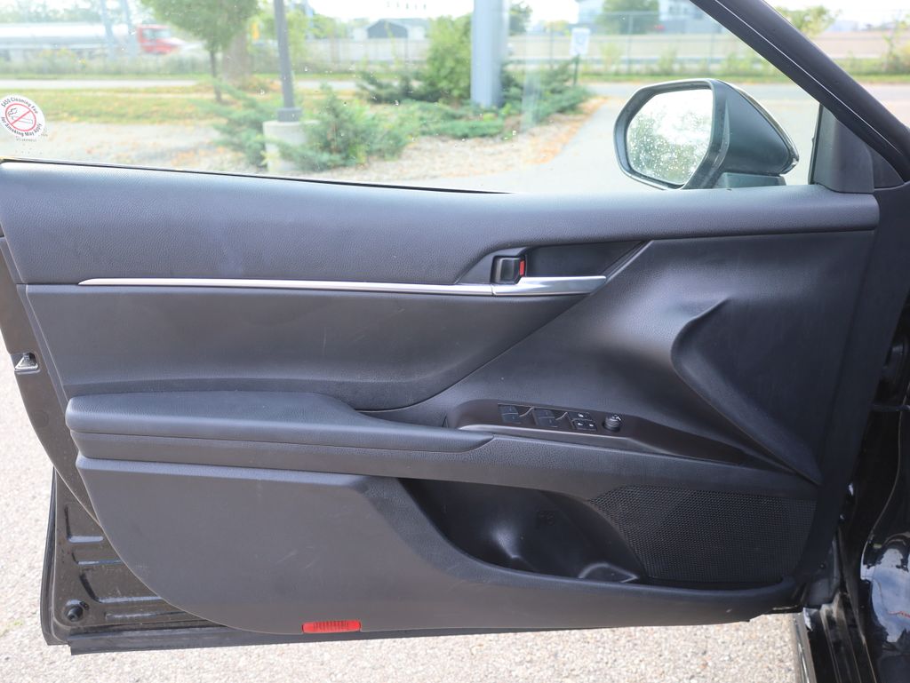 2024 Toyota Camry SE Image 27 of 37