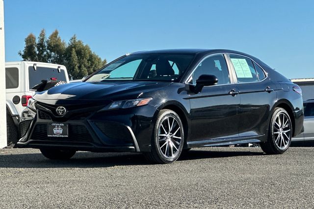 2024 Toyota Camry SE Image 1 of 31