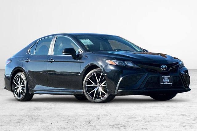2024 Toyota Camry SE Image 4 of 31