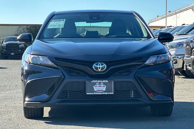 2024 Toyota Camry SE Image 2 of 31