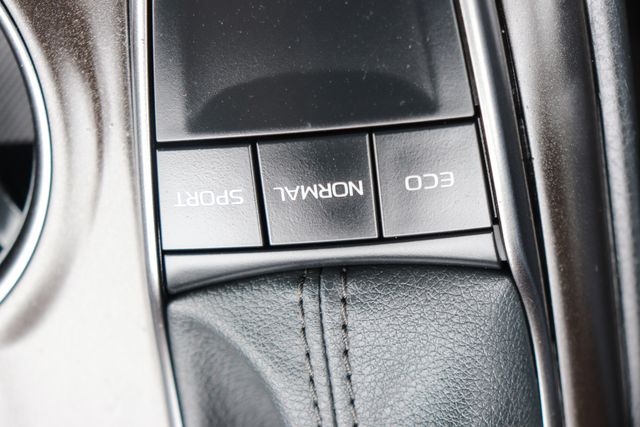 Vehicle image 14 of 24