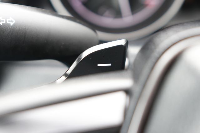 Vehicle image 18 of 24