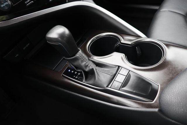 Vehicle image 13 of 24